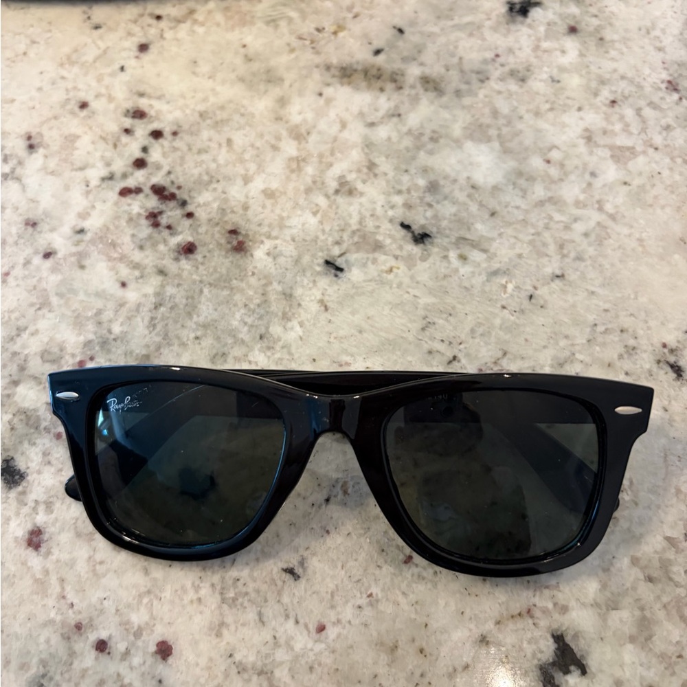 Ray-Ban Original Wayfarer Classic Black Polarized Sunglasses RB2140 901/58 50-22